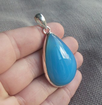 Zilveren hanger gezet met druppelvorm blauw Chalcedoon